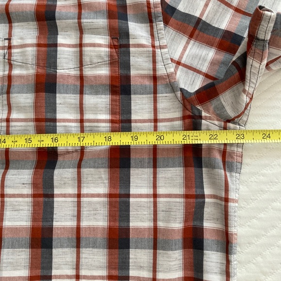 prAna short sleeve button down - 100% organic cotton - Picture 4 of 6